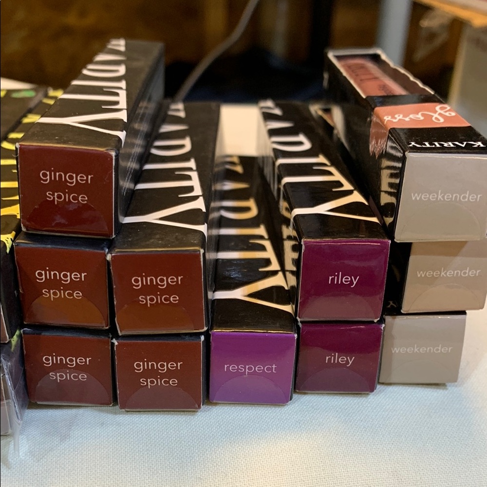 Lot of 25 Karity The Gloss Lip Glosses in assorted shades (P26). - Picture 2 of 3